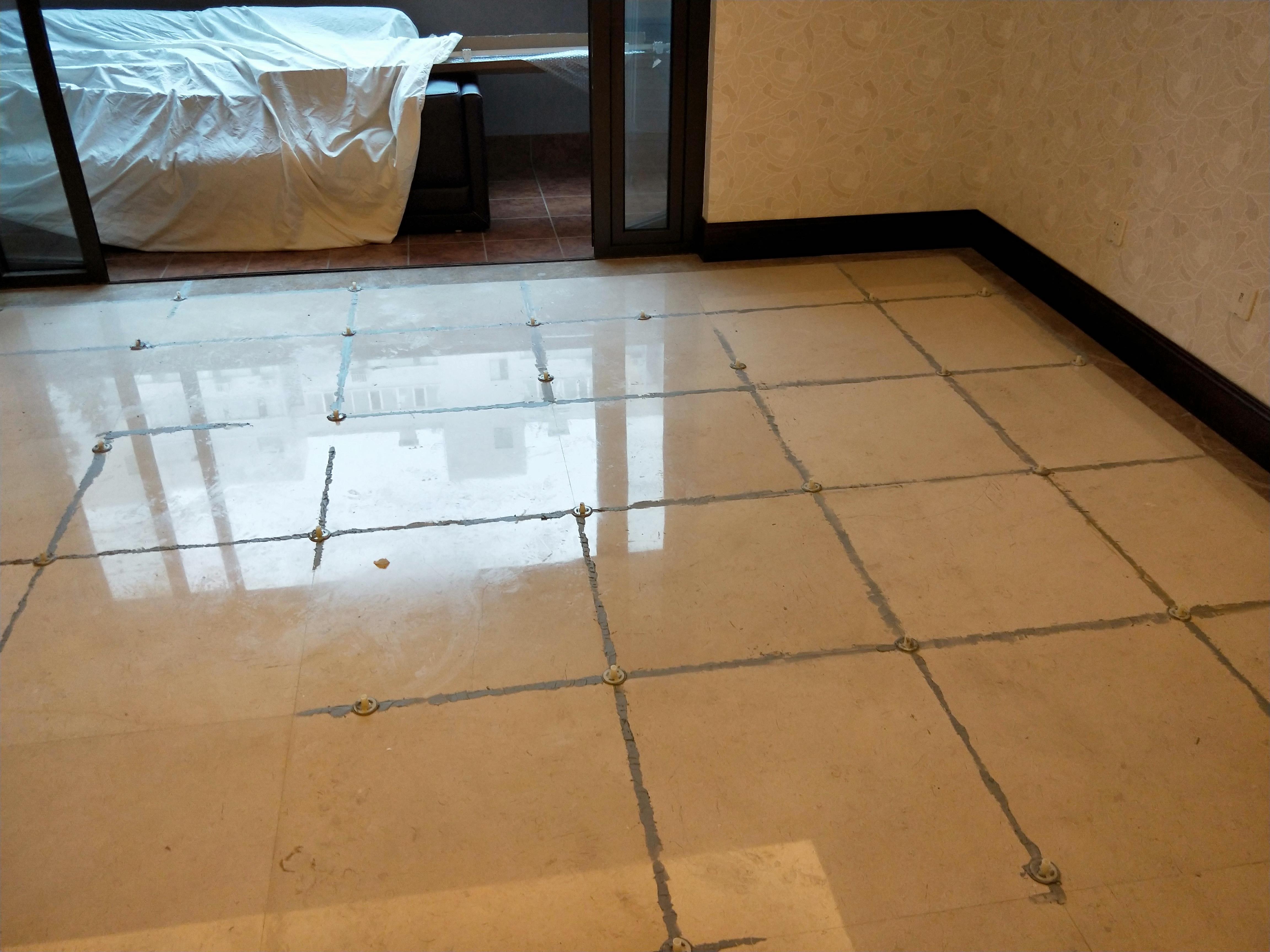 刚贴好的瓷砖空鼓是怎么回事(刚贴好的瓷砖发现在空鼓了怎么办) 刚贴好的瓷砖空鼓是怎么回事(刚贴好的瓷砖发现在空鼓了怎么办)