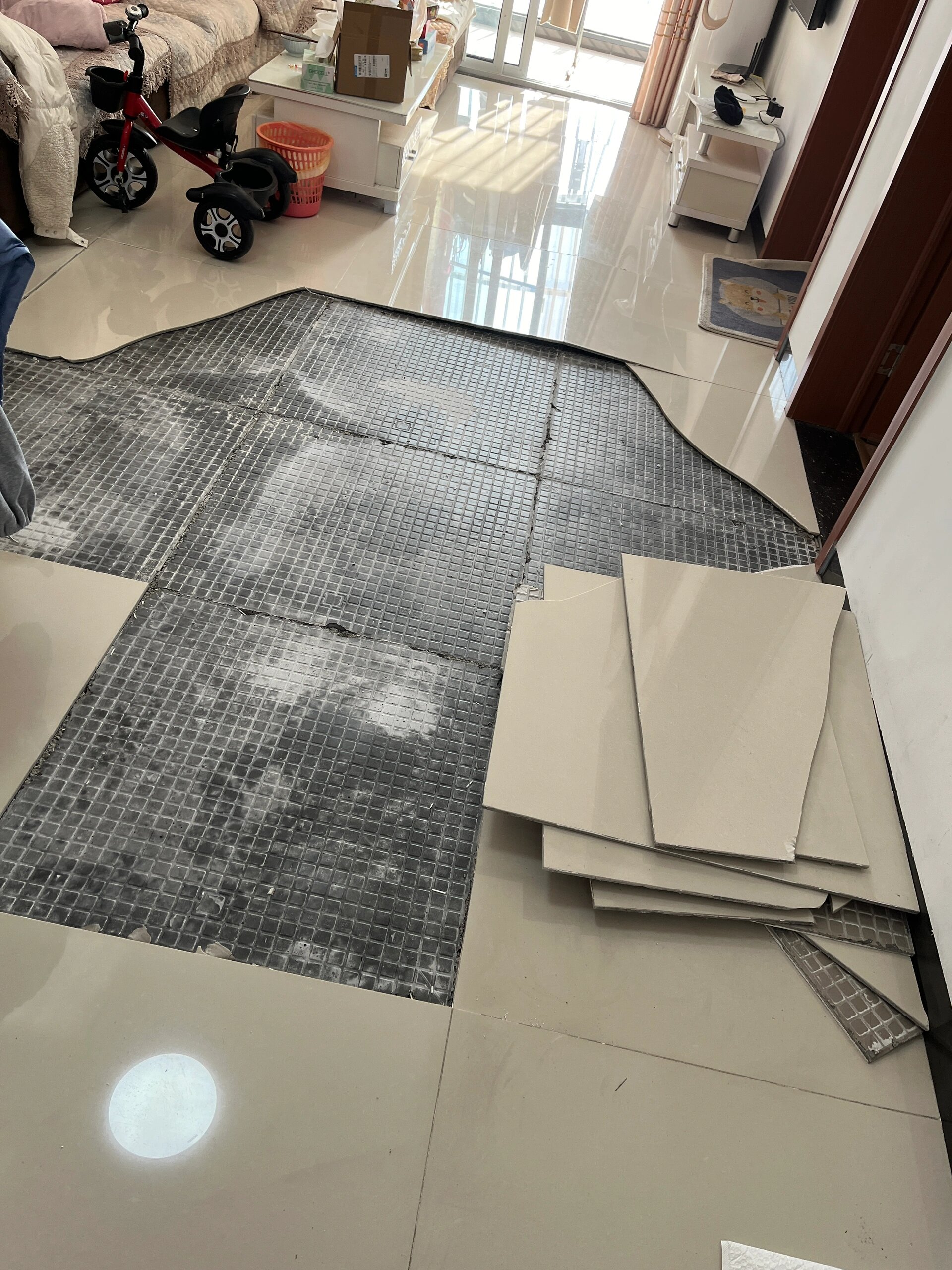 瓷砖翘起来了修复视频(瓷砖翘起来了修复视频 厦门) 瓷砖翘起来了修复视频(瓷砖翘起来了修复视频 厦门)